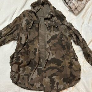 Camo Print flannel 💚💚💚🤎🤎🤎